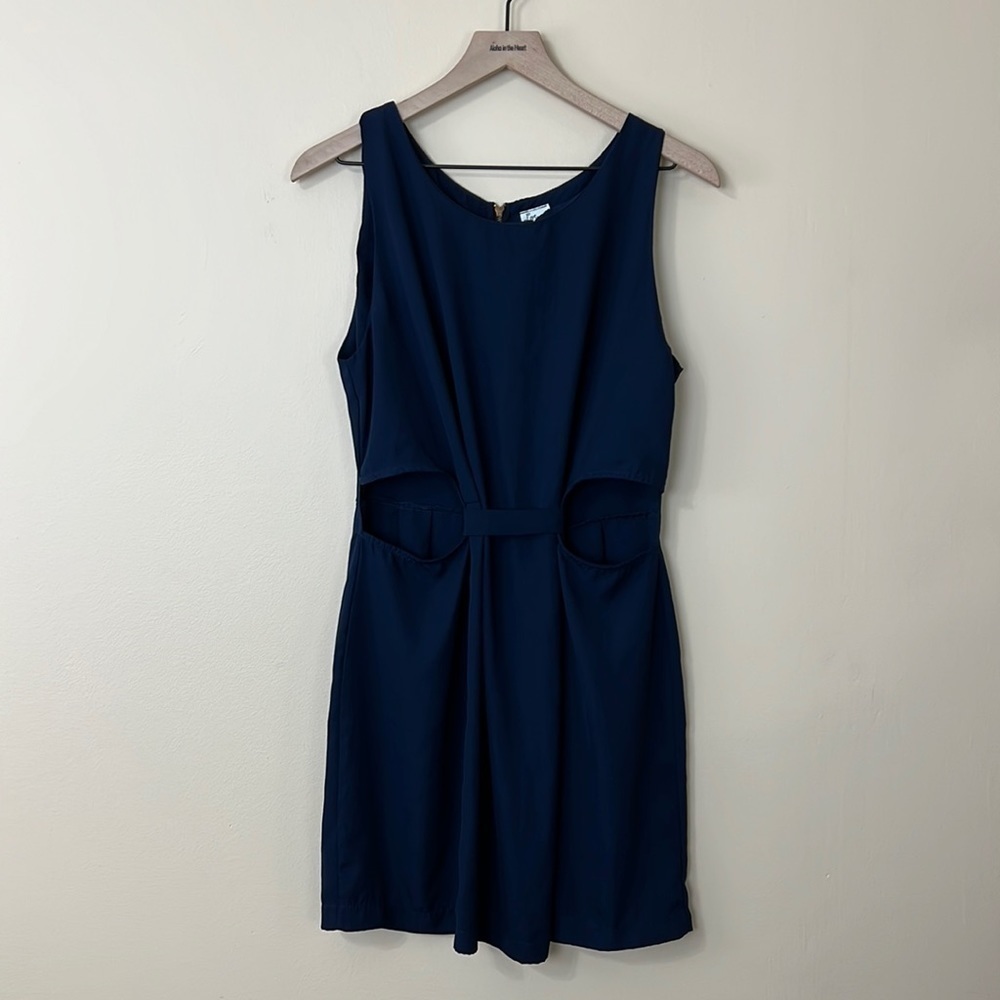 𝅺cut out front dress